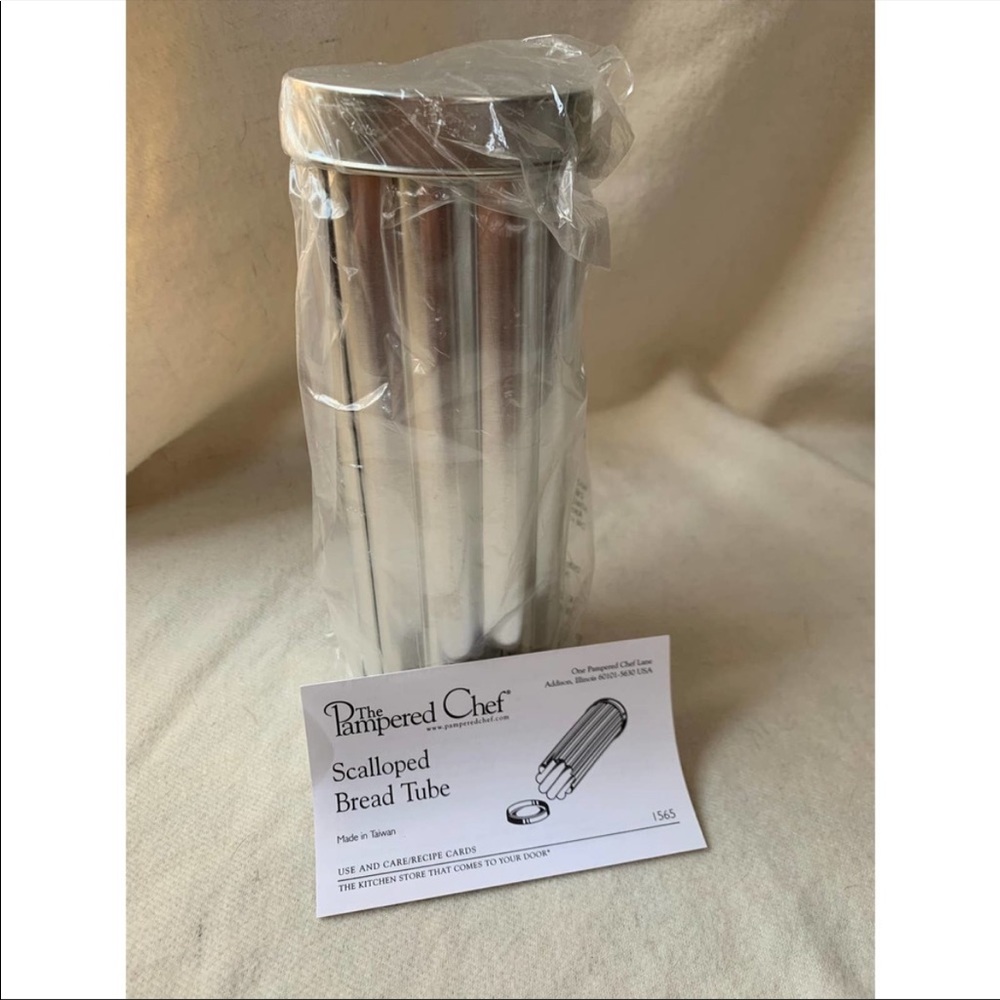 Pampered Chef scalloped baking tube